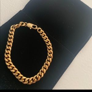 Thick curb link bracelet